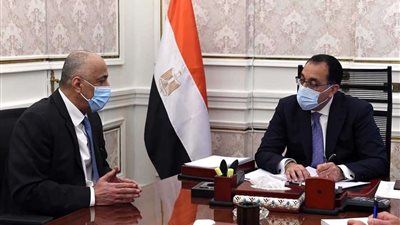 رئيس الوزراء يلتقى محافظ البنك المركزى لمتابعة الأزمة الروسية الأوكرانية