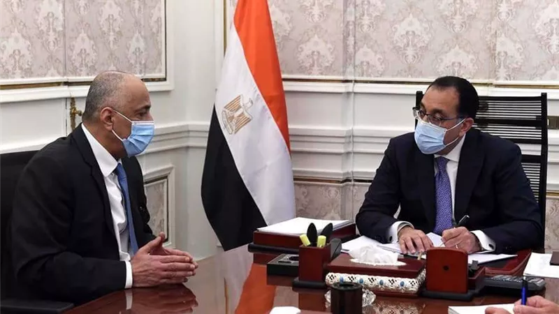 رئيس الوزراء يلتقى محافظ البنك المركزى لمتابعة الأزمة الروسية الأوكرانية