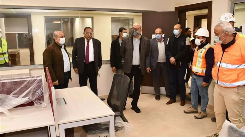 الجزار في جولة تفقدية لمقر وزارة الإسكان بالعاصمة الإدارية الجديدة