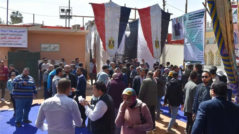 بالصور.. استئناف انتخابات نقابة المهندسين بأسيوط بعد توقفها لنصف ساعة