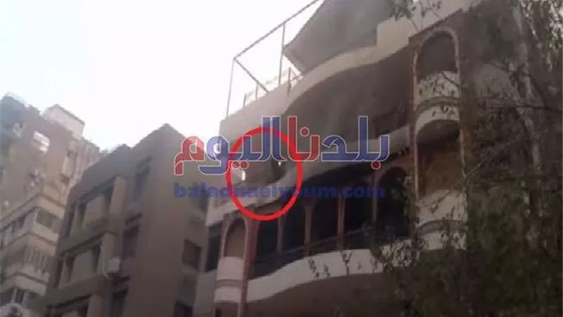 بالفيديو.. لحظة وجود إيهاب توفيق بداخل الفيلا أثناء الحريق واستغاثته بالمواطنين
