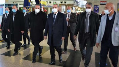 وزير الطيران تنسيق عاجل مع الجانبين الروسي والأوكراني فيما يخص عودة السياح المتواجدين فى مصر