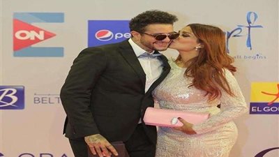 بحضن ورومانسية.. أحمد الفيشاوي يوجه رسالة لزوجته
