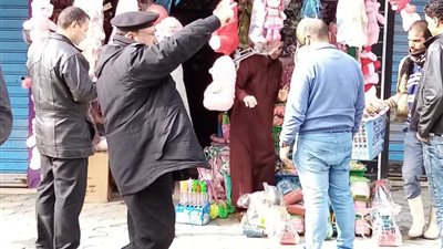 مجلس مدينة مرسى مطروح يدفع بحملات لإزالة إشغالات الطريق بشوارع مطروح