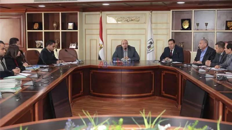 محافظ بني سويف يبحث إجراءات تفعيل قانون التصالح في مخالفات البناء