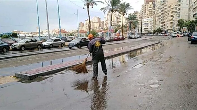أمطار متفرقة بشوارع القاهرة والجيزة