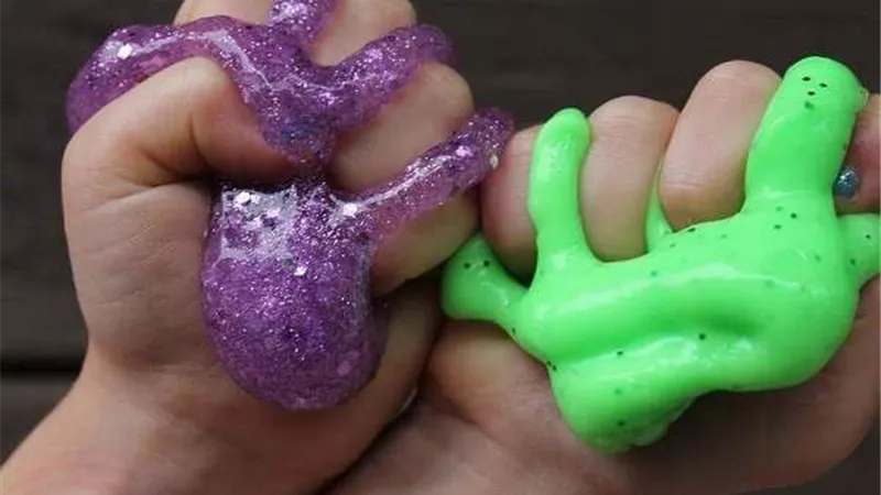 تهدد حياة الأطفال.. 5 معلومات عن لعبة السلايم