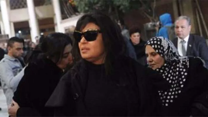 فيفي عبدة تنعي والد الفنان إيهاب توفيق برسالة مؤثرة