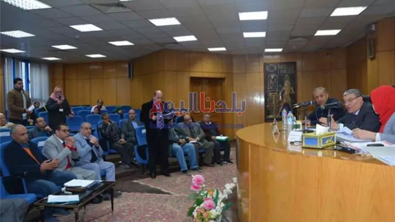 محافظ المنيا يستمع لشكاوي 38 مواطنًا خلال 