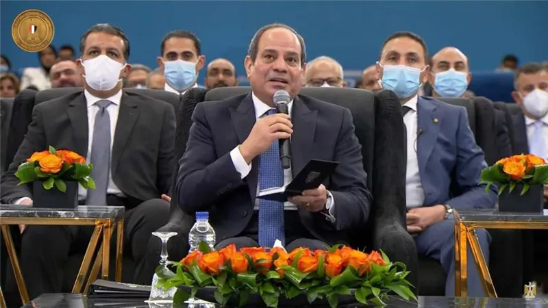 الرئيس السيسي: «قولت لبنتي استني سنتين أو تلاتة على الإنجاب» (فيديو)