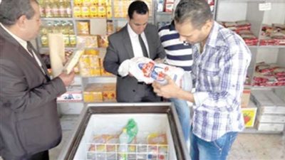 ضبط 2 طن سكر مجهول المصدر و19500 عبوه لبان و7500 كيس قهوة منتهية الصلاحية في البحيرة
