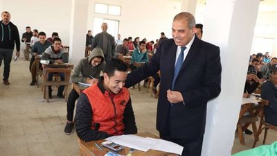 رئيس جامعة الأزهر يتفقد سير الامتحانات بكليتي الهندسة بنين وبنات بمدينة نصر
