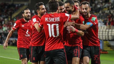 محمد شريف يقود هجوم الأهلي ضد فاركو في الدوري العام