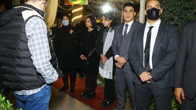 بالصورعزاء الكاتب محمود الكردوسي في مسجد آل رشدان