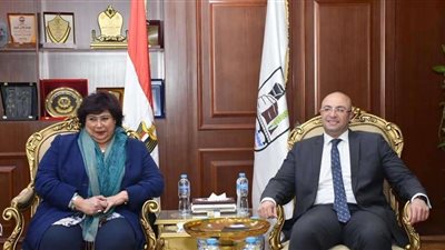 وزيرة الثقافة تلتقى محافظ بنى سويف لبحث تنفيذ عدد من الفعاليات والأنشطة الإبداعية بالمحافظة