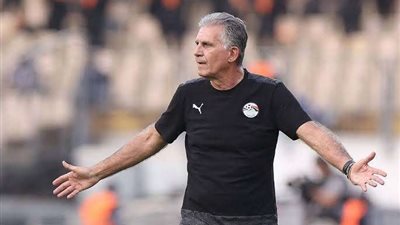 كارلوس كيروش يطالب وائل جمعه بعدم تأخر حضور المحترفين