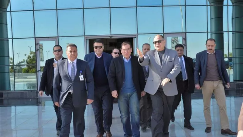محافظ أسيوط يستقبل وزير البترول لتفقد بعض المشروعات الجديدة بمعامل التكرير