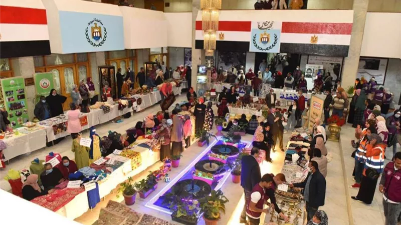 محافظ أسيوط ووفد لجنة الإدارة المحلية بمجلس النواب يتفقدون معرض المنتجات اليدوية والثراثية