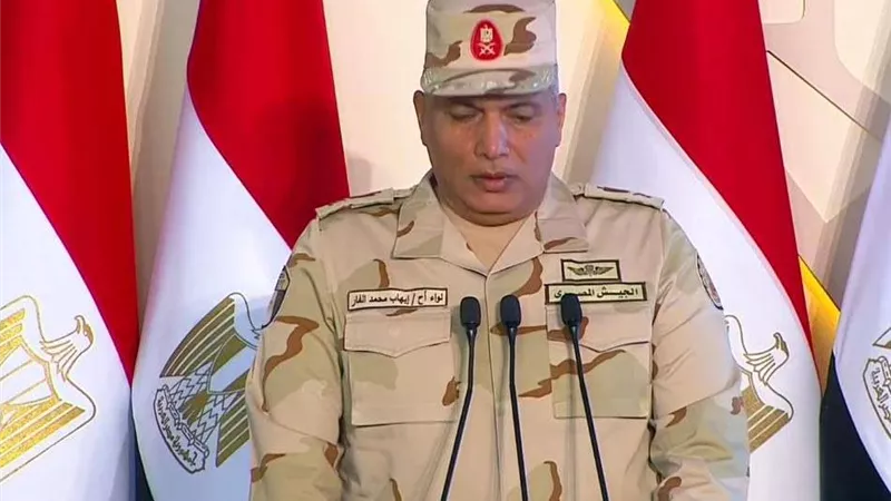 اللواء أركان حرب إيهاب الفار يستعرض خطة تطوير وإنشاء الطرق الجديدة