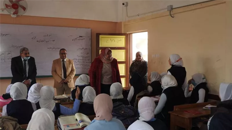 مدير تعليم المنوفية تتابع انتظام الدراسة ببعض مدارس إدارة منوف التعليمية