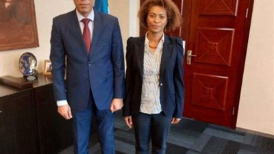 السفير المصري لدى غينيا يلتقي مديرة المشروعات الحكومية الغيني