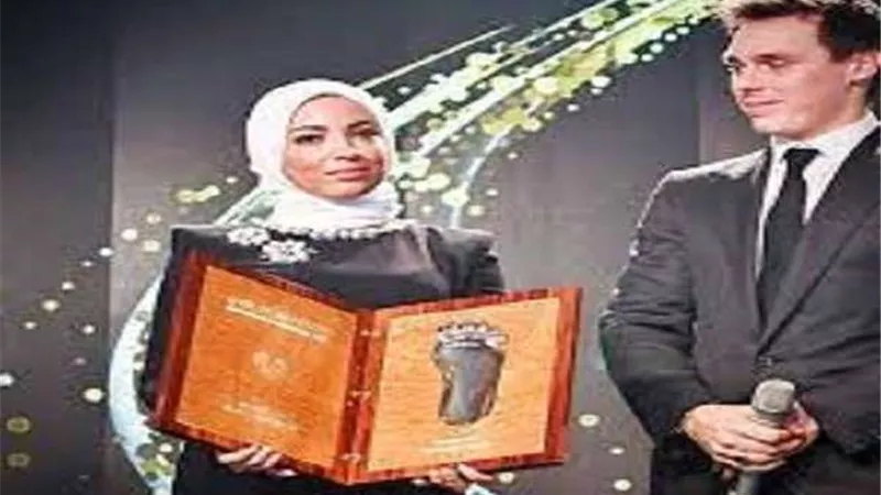 محمد صلاح يكشف سبب تسلم زوجته جائزة القدم الذهبية
