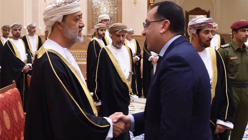 رئيس الوزراء يلتقي هيثم بن طارق لتقديم واجب العزاء في السطان قابوس (صور)