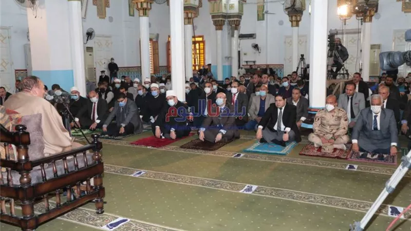 وزير الأوقاف ومحافظ بني سويف  يؤديان صلاة الجمعة بمسجد عمر بن عبدالعزيز