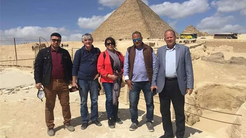 وفداً تليفزيونيا رومانيا في زيارة تعريفية لمصر