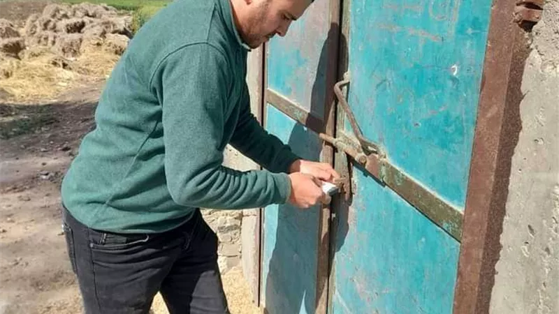 غلق وتشميع مزرعة دواجن بدون ترخيص في مركز إيتاي البارود