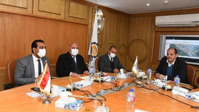 اجتماع موسع لمناقشة الموقف التنفيذي لمنظومة المتغيرات المكانية والتقنين وتنمية الموارد المحلية بقنا