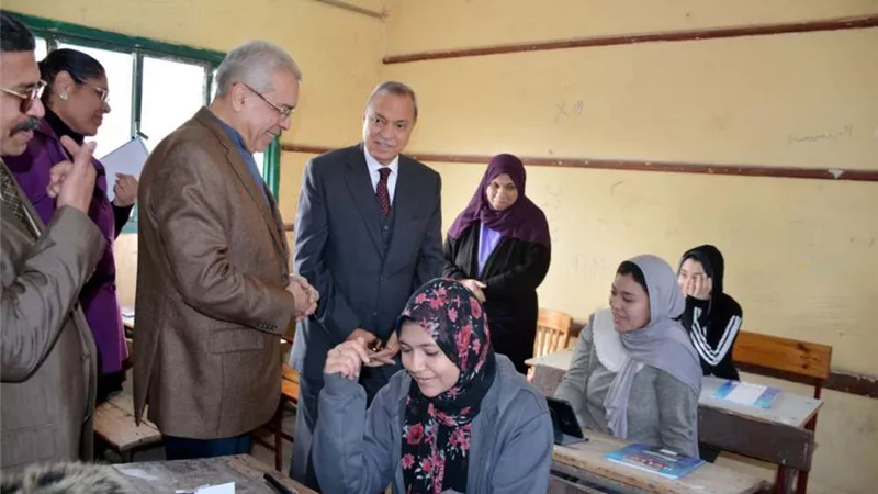 محافظ القليوبية يتفقد امتحانات الصف الثاني الثانوي بعدد من المدارس