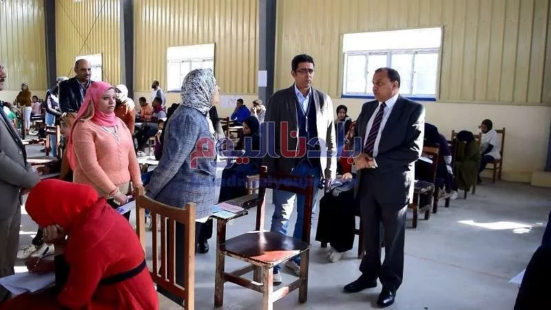 رئيس جامعة بني سويف يتفقد أعمال الامتحانات بالتربية الرياضية والألسن