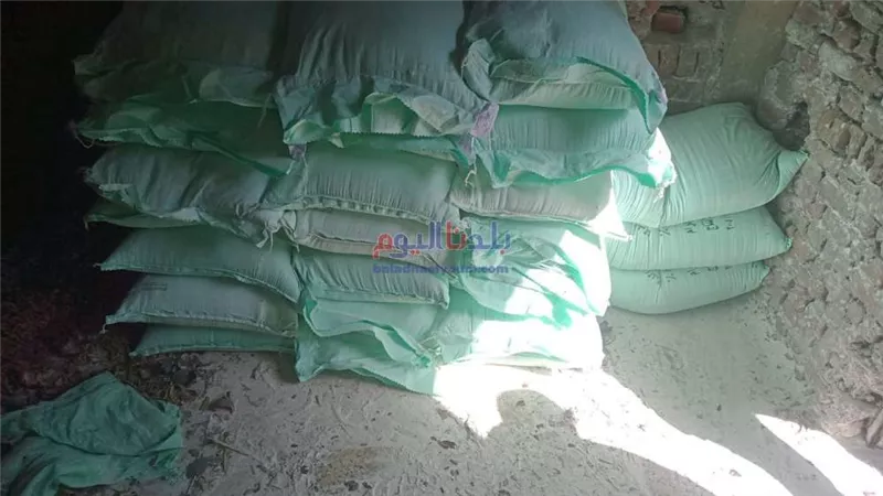 ضبط 3 طن دقيق مدعم داخل أحد المخازن بإيتاي البارود قبل بيعهم في السوق السوداء
