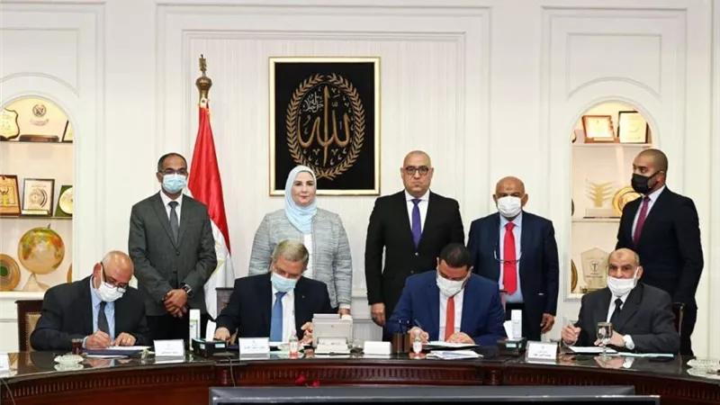 وزيرا الإسكان والتضامن يشهدان بروتوكول تعاون لتوصيل المياه للأسر الأكثر احتياجًا (فيديو)