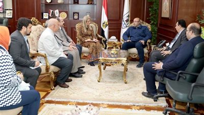 محافظ بني سويف يبحث التعاون مع رئيس الغرفة التجارية المصرية الرومانية