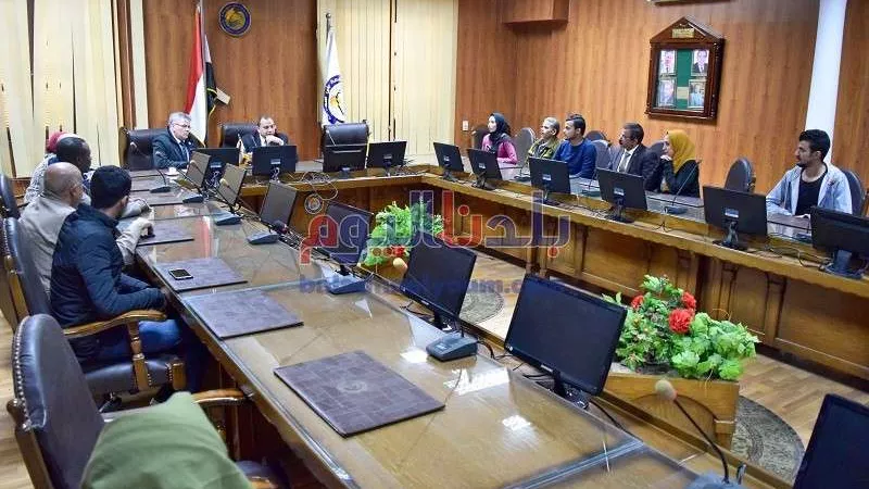 رئيس جامعة بني سويف يلتقي أولياء أمور طلاب المنحة الألمانية