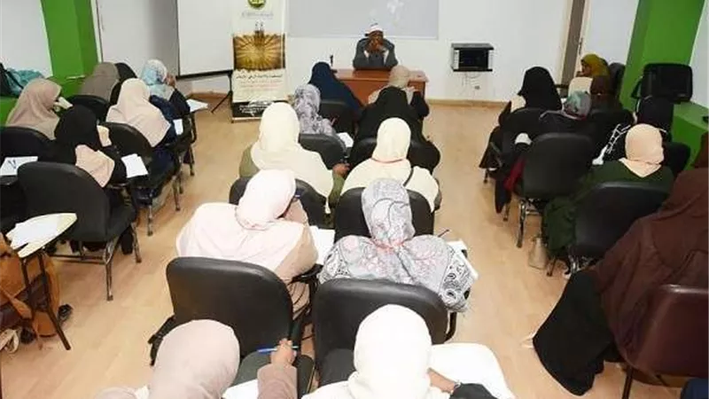 عباس شومان لأئمة وواعظات ليبيا: المتطرفون يرفعون راية الخلافة لدغدغة مشاعر الشباب