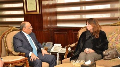 وزير التنمية المحلية يلتقي مدير برنامج الأمم المتحدة للمستوطنات البشرية بالقاهرة