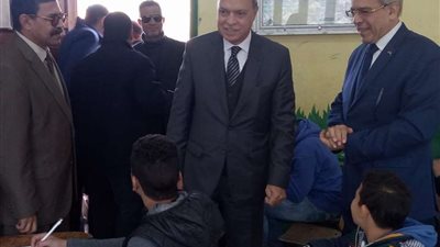 محافظ القليوبيه يتفقد سير امتحانات الشهادة الإعدادية