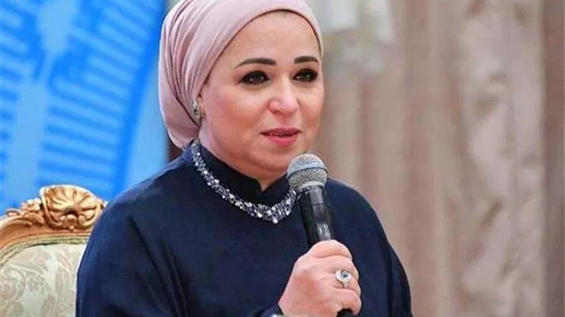 مفيدة شيحة تقدم التحية للسيدة انتصار السيسي: واحدة مننا
