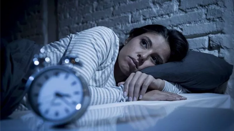 بهذه الحيلة.. تخلص من مشكلة السهر ليلا