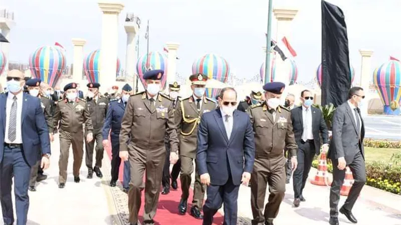 الرئيس السيسي يجتمع بقادة القوات المسلحة لمناقشة الأوضاع الإقليمية والدولية