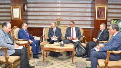 وزير التنمية المحلية يلتقي بوفد رفيع المستوى من مسئولي البنك الدولي بواشنطن