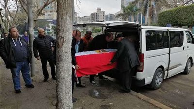 بالصور.. وصول جثمان ماجدة الصباحي إلى مسجد مصطفى محمود
