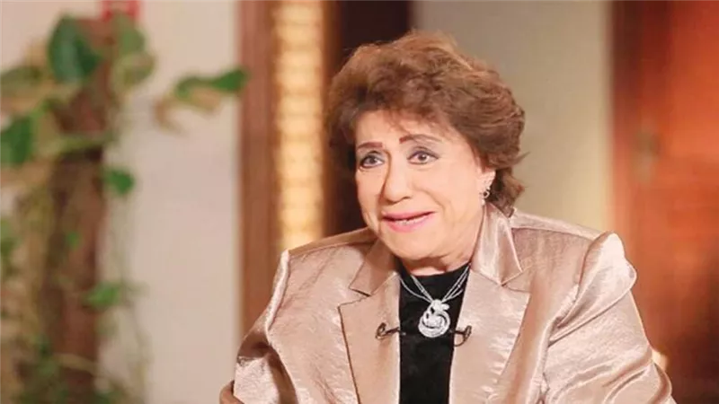 سميحة أيوب تستعيد زكرياتها مع والدتها خلال صالون مديحة حمدي