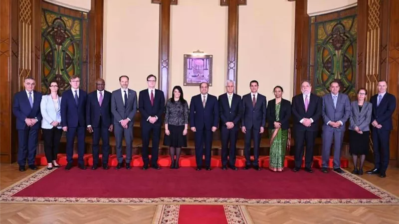 السيسي يستقبل وفدًا من أعضاء البنك الدولي