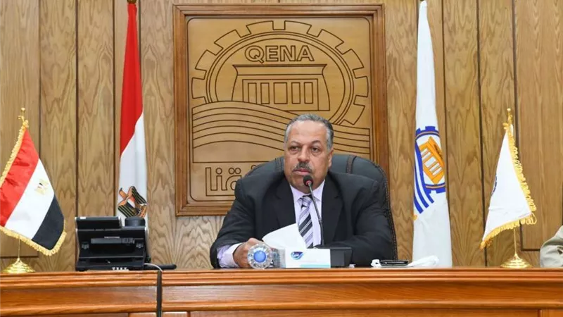 السكرتير العام يعقد اجتماعا لمتابعة تقنين أراضي أملاك الدولة والتصالح في مخلفات البناء بقنا