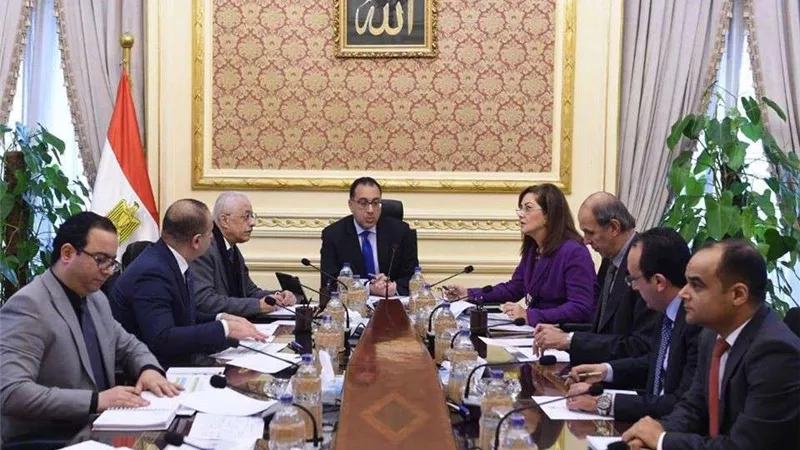 رئيس الوزراء يستعرض مقترح الخطة الاستثمارية لـ