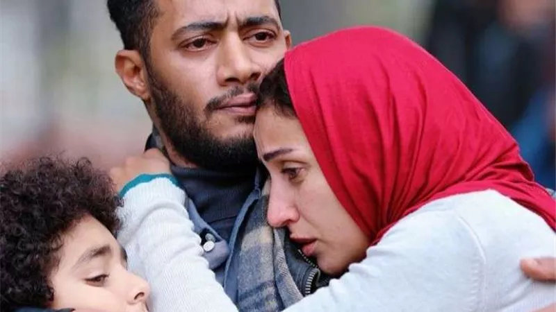 اختباء محمد رمضان ودينا الشربيني بداخل سياره نقل كبيره.. شاهد فديو